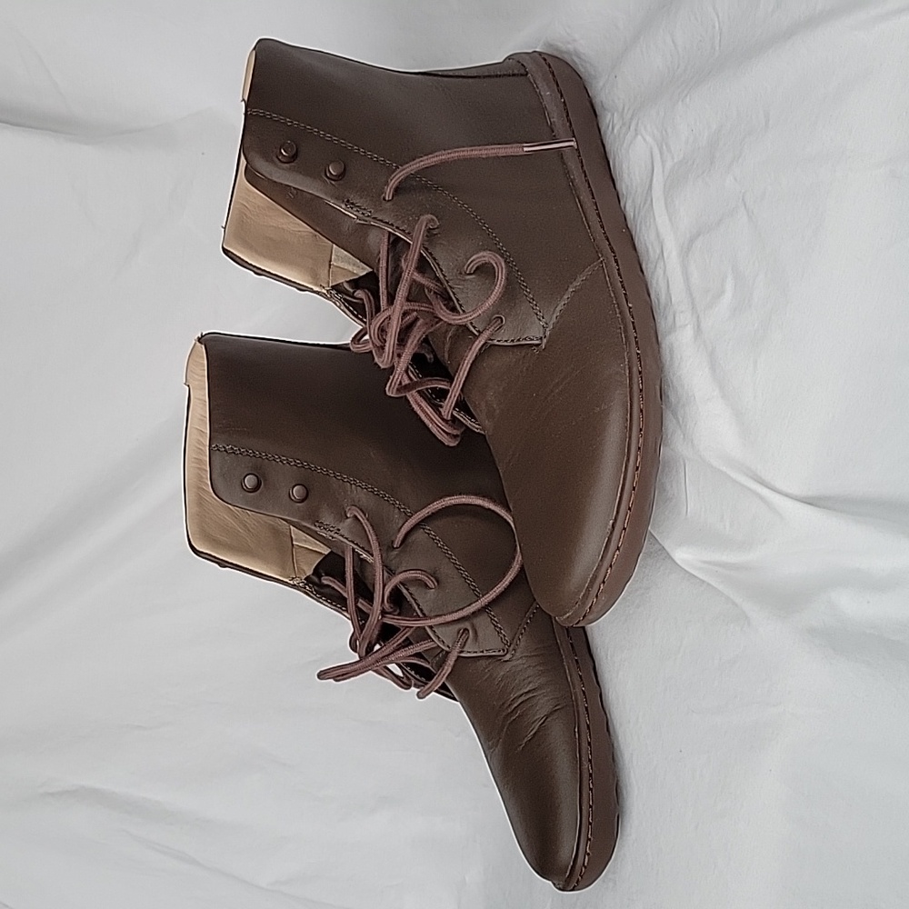 Vivobarefoot Womens Gobi Hi Lace Up Boots